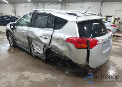 2015 Toyota Rav4 Xle z USA, uszkodzony, nr VIN 2T3RFREV2FW239925